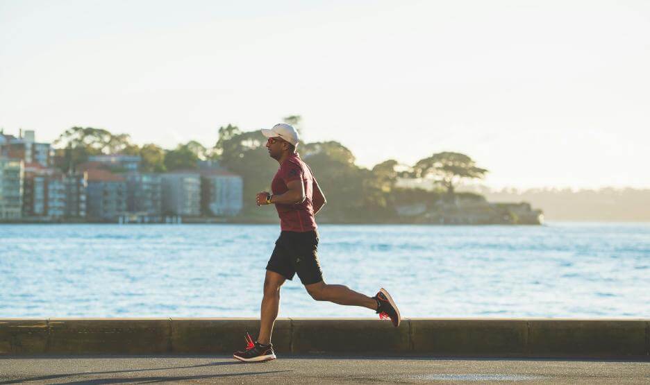 Foto de <a href="https://unsplash.com/es/@chanderr?utm_source=unsplash&utm_medium=referral&utm_content=creditCopyText">Chander R</a> en <a href="https://unsplash.com/es/fotos/hombre-corriendo-cerca-del-mar-durante-el-dia-AtfA8NDgpKA?utm_source=unsplash&utm_medium=referral&utm_content=creditCopyText">Unsplash</a>